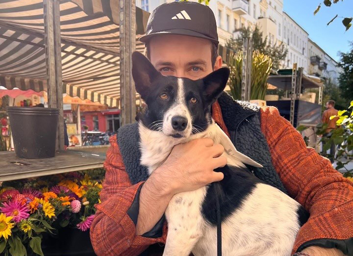 Jan Köppen spricht im aktuellen Podcast über seine Verbindung zur Musik, die mit seiner Liebe zu Hunden verknüpft ist.
